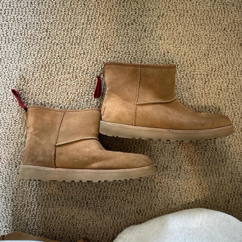 Ugg short chestnut boot women’s size 9